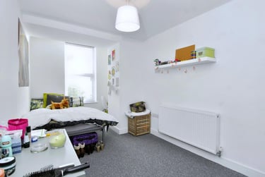 2 bed flat, Quaker Lane Flat 3, Peverell, Plymouth, PL34FA - Image 2